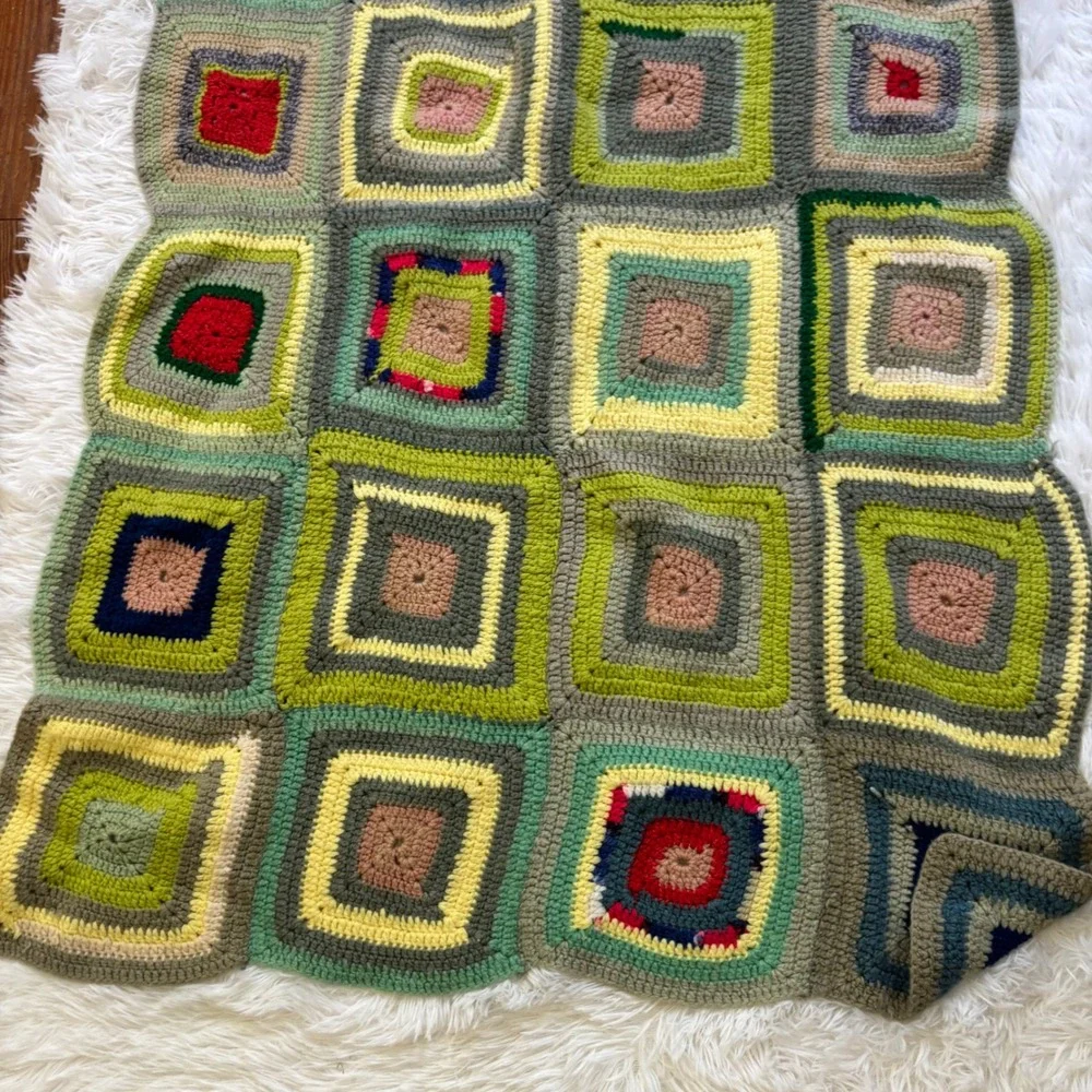 Vintage Hand Crochet Granny Blanket Afghan Earth Tone Green Beige Red Throw